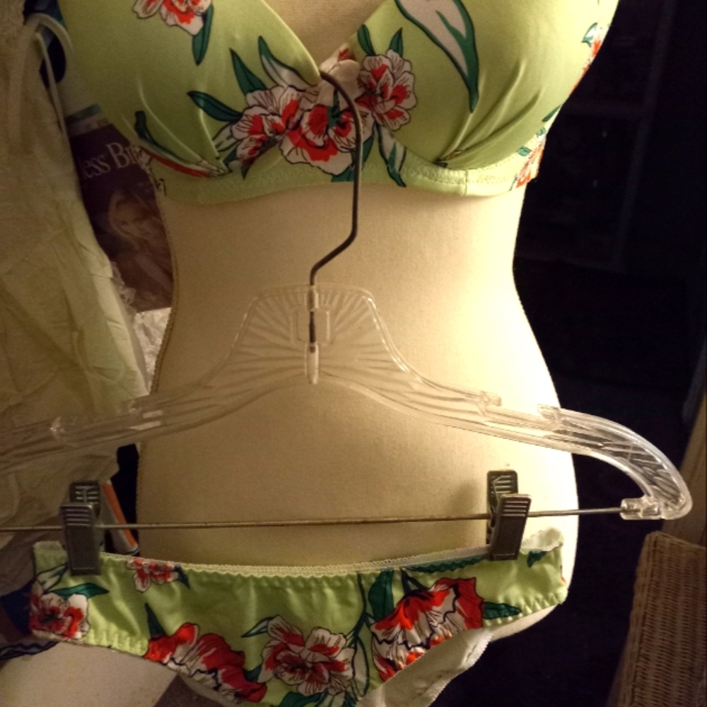 New, stretch floral mint green 2pc. intimate set size medium. padded bra& bikini